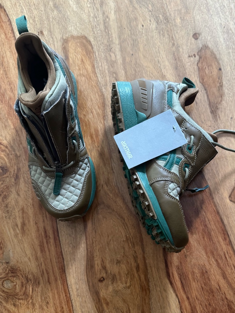 ASICS Quilted Trail Sneakers in Teal and Brown brand new with tags size 7 women
